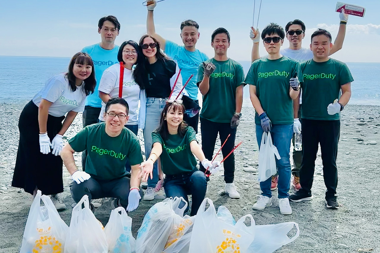PagerDuty beach clean-up day in Japan